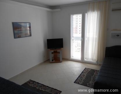 APARTMANI KOPITOVIĆ, PETOKREVETNI APARTMAN - DRUGI SPRAT, ενοικιαζόμενα δωμάτια στο μέρος Petrovac, Montenegro